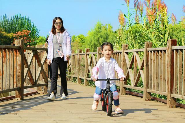 家长过度保护对孩子的危害,平衡力对孩子的重要作用