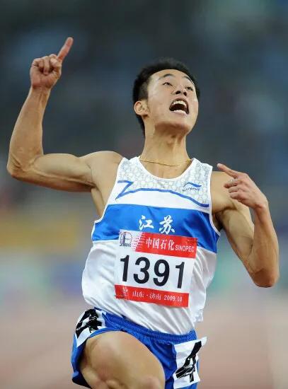 历届全运会男子百米冠军现役一人双金王，苏炳添第四次出征圆梦