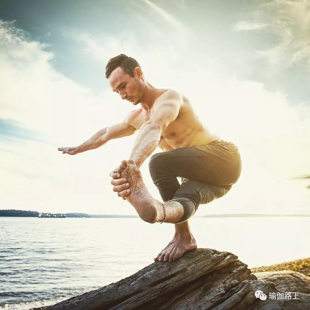 瑜伽超酷男人,练瑜伽的男人很帅