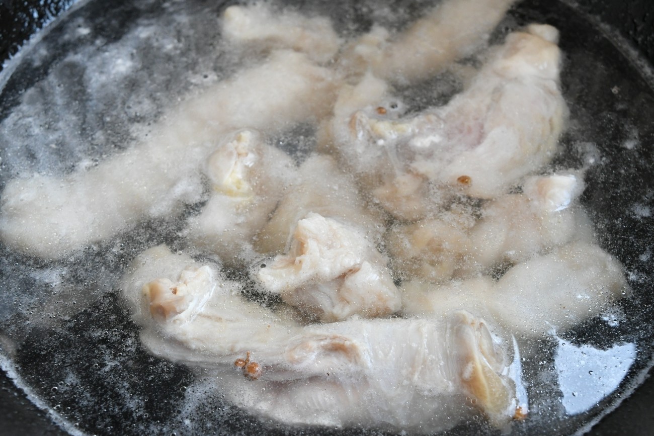 关于菜品去腥操作流程,怎样去除荤菜腥味最有效