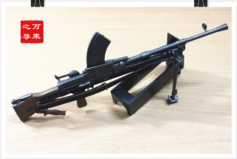 英国布伦轻机枪史，士兵说这枪打得太准了，请工厂改差一点