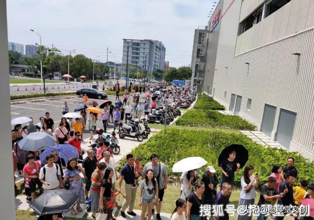 costco暂停营业视频,costco开业半天被买停罐车