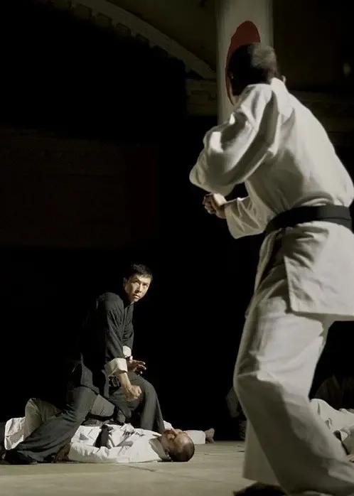 黄飞鸿和叶问谁的功夫更厉害,黄飞鸿和叶问差了多少年