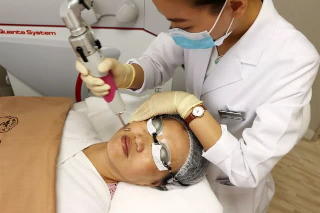 带妈妈体验高铁商务座,体验坐高铁带孩子