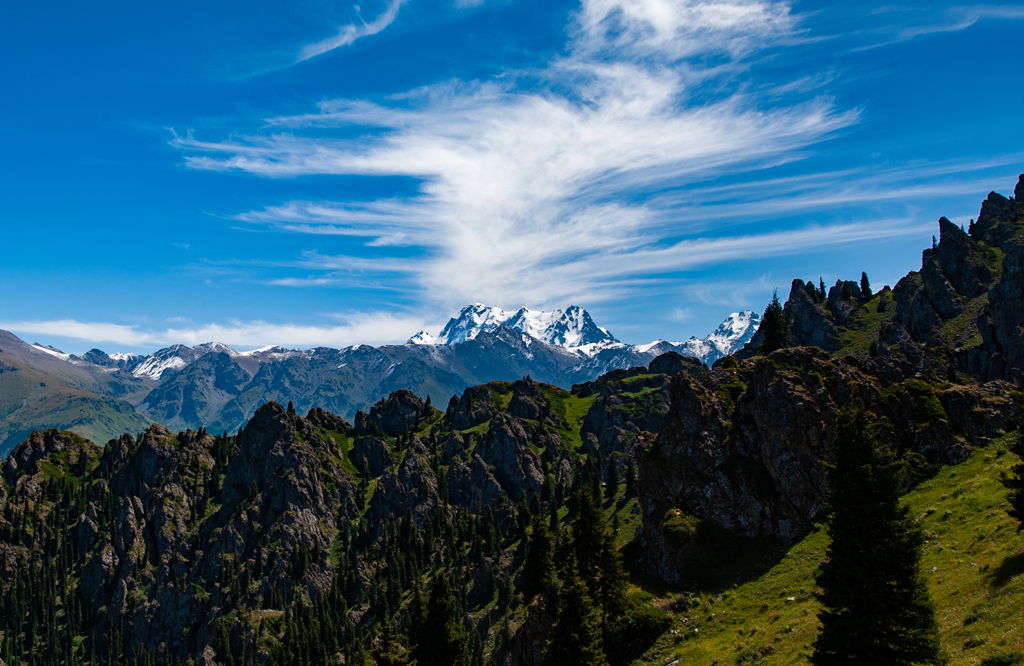 天山天池是古冰山运动形成的结果.天池也被称为“瑶池”