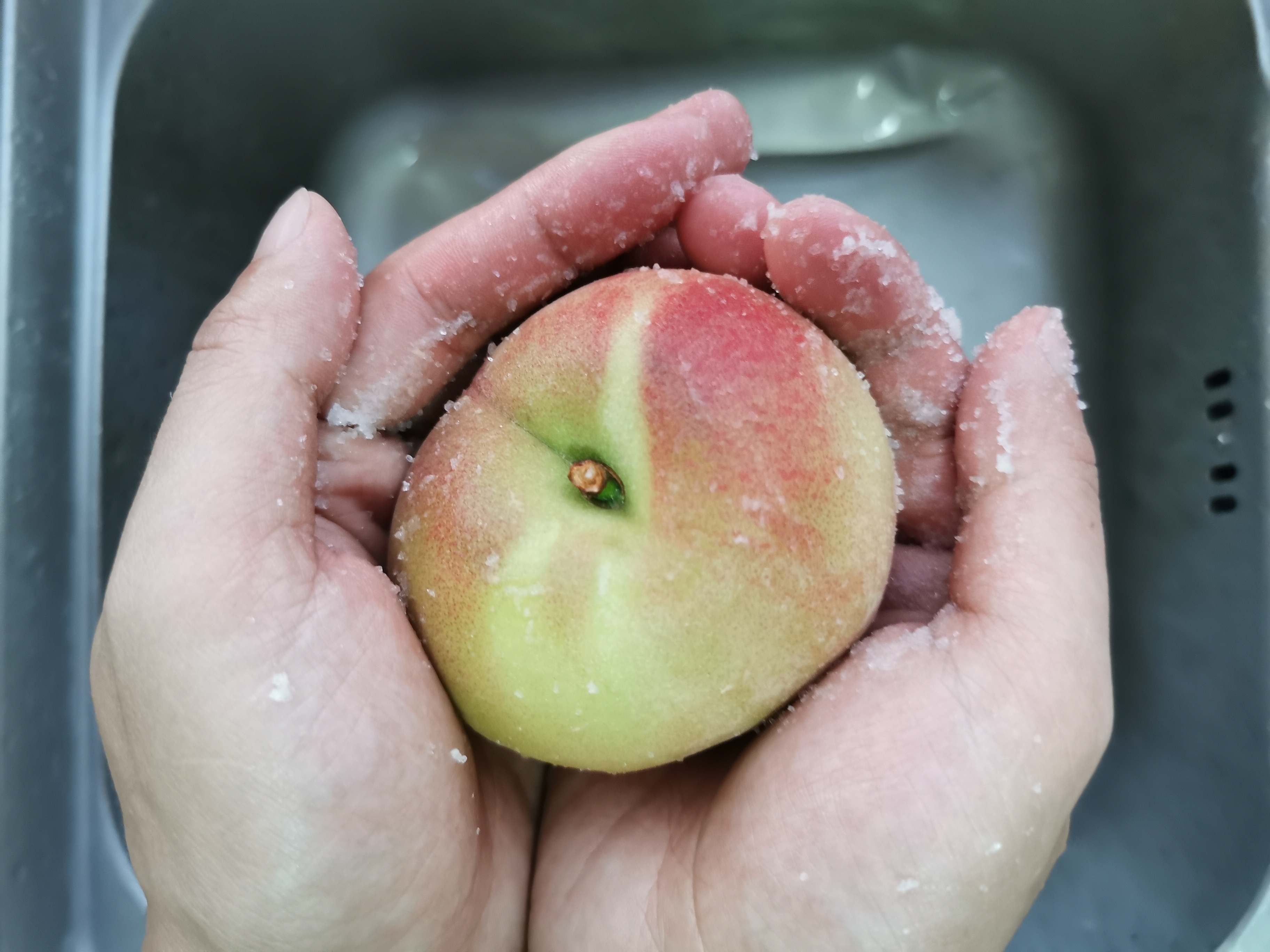 桃子吃了喉咙痛,桃子吃完喉咙痒