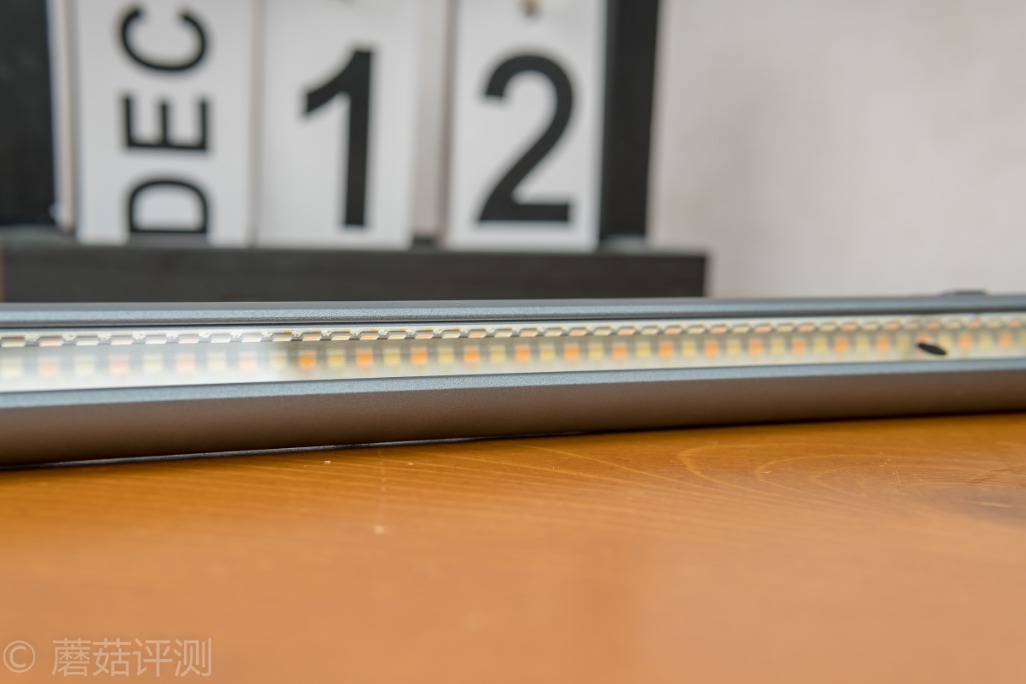 明基screenbar屏幕挂灯效果,明基显示器屏幕挂灯