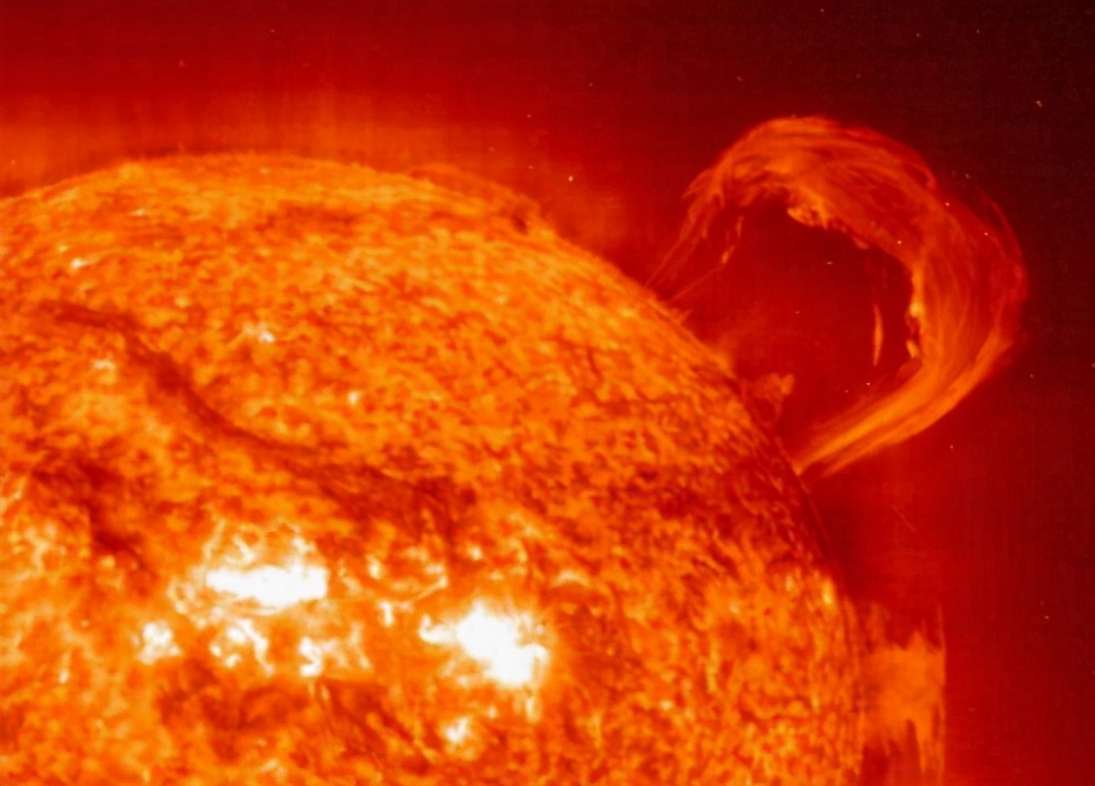 2024年太阳黑子爆炸人类能活着吗,太阳巨大黑子会让地球爆炸吗