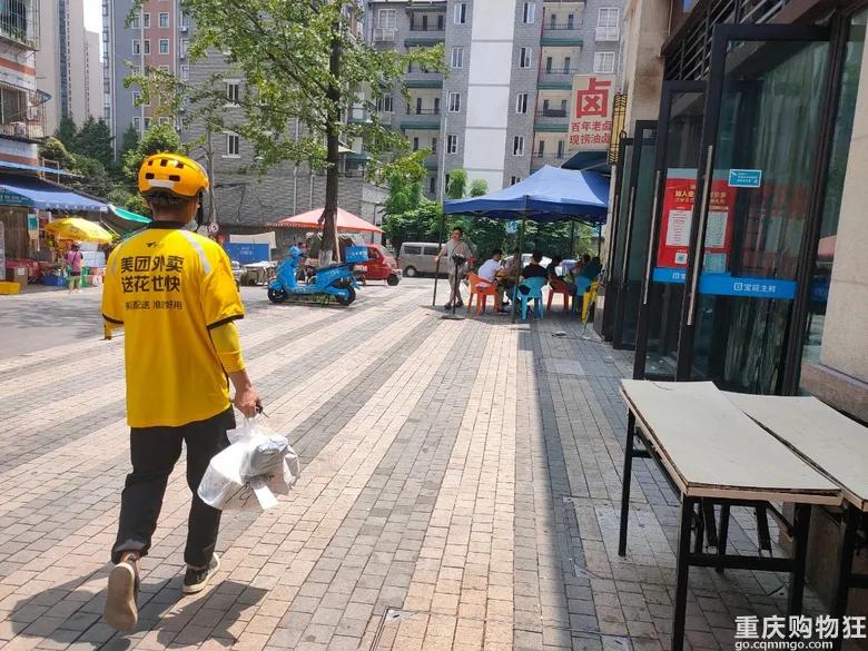 外卖小哥一天跑单13小时真实收入,月入过万外卖小哥工作多少个小时