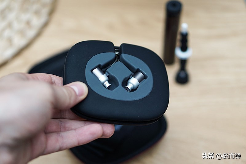 欧洲卖130欧元的耳机国内竟然只卖199人民币，到手后的真实感受