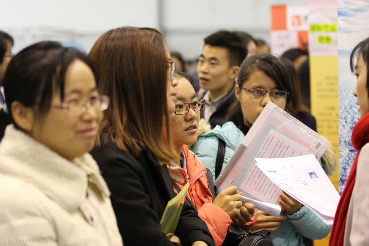 应届毕业生进烟厂待遇,卷烟厂流水线工人年薪15万