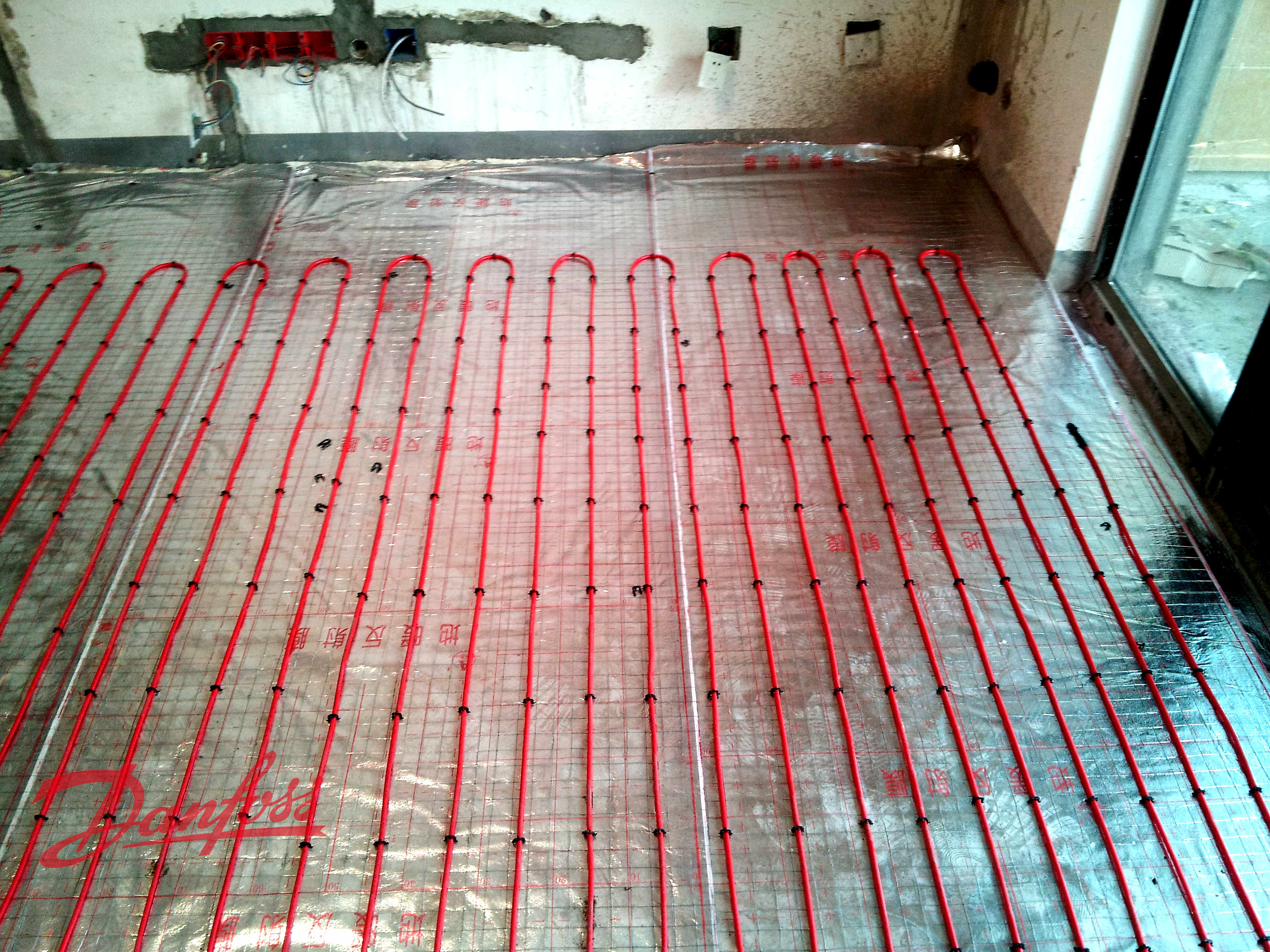 家里安装电暖好还是水暖好,家里装地暖铺瓷砖好还是木地板好