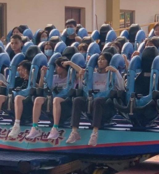 杨倩被称跪族少女,王梦洁上热搜,红姐无辜躺枪,用万元手机被黑