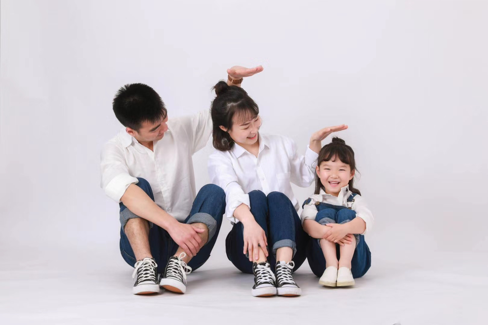 小孩开始穿大人衣服说明什么,孩子为什么老是穿反衣服