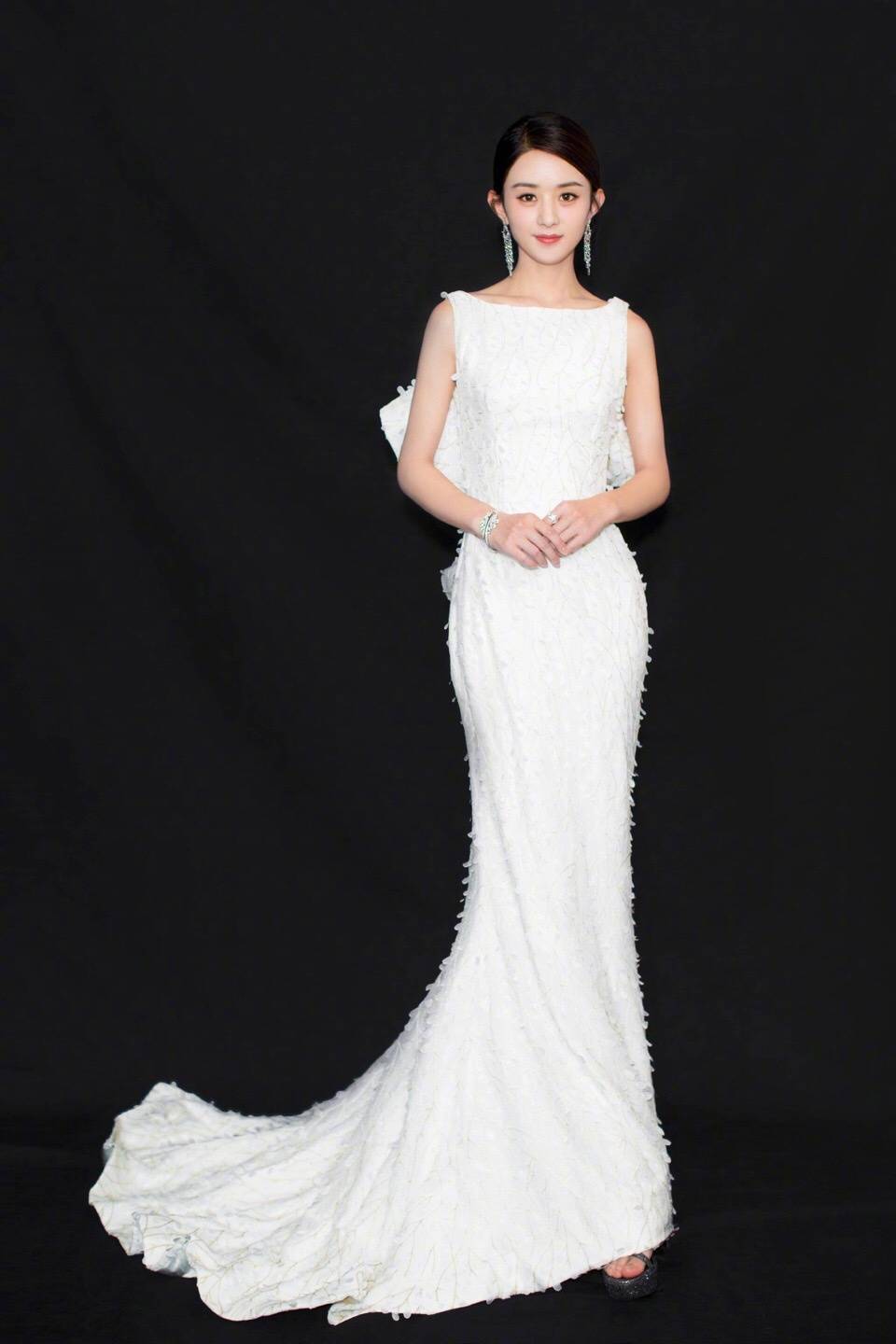 49岁金南珠穿什么颜色好看,金南珠穿红色连衣裙