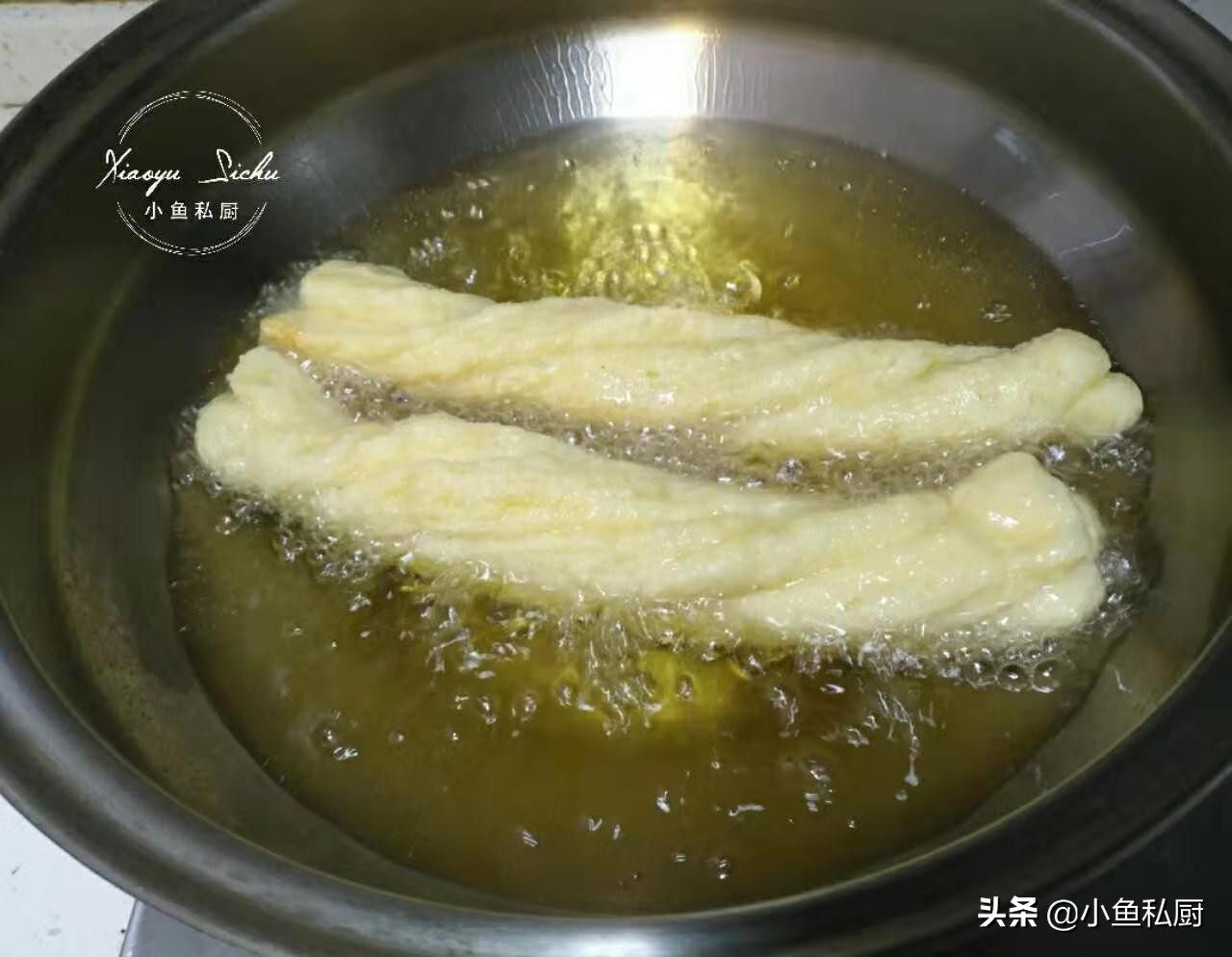 懒人油条做法只用面粉鸡蛋和水,油条的家常做法简单又好吃放鸡蛋