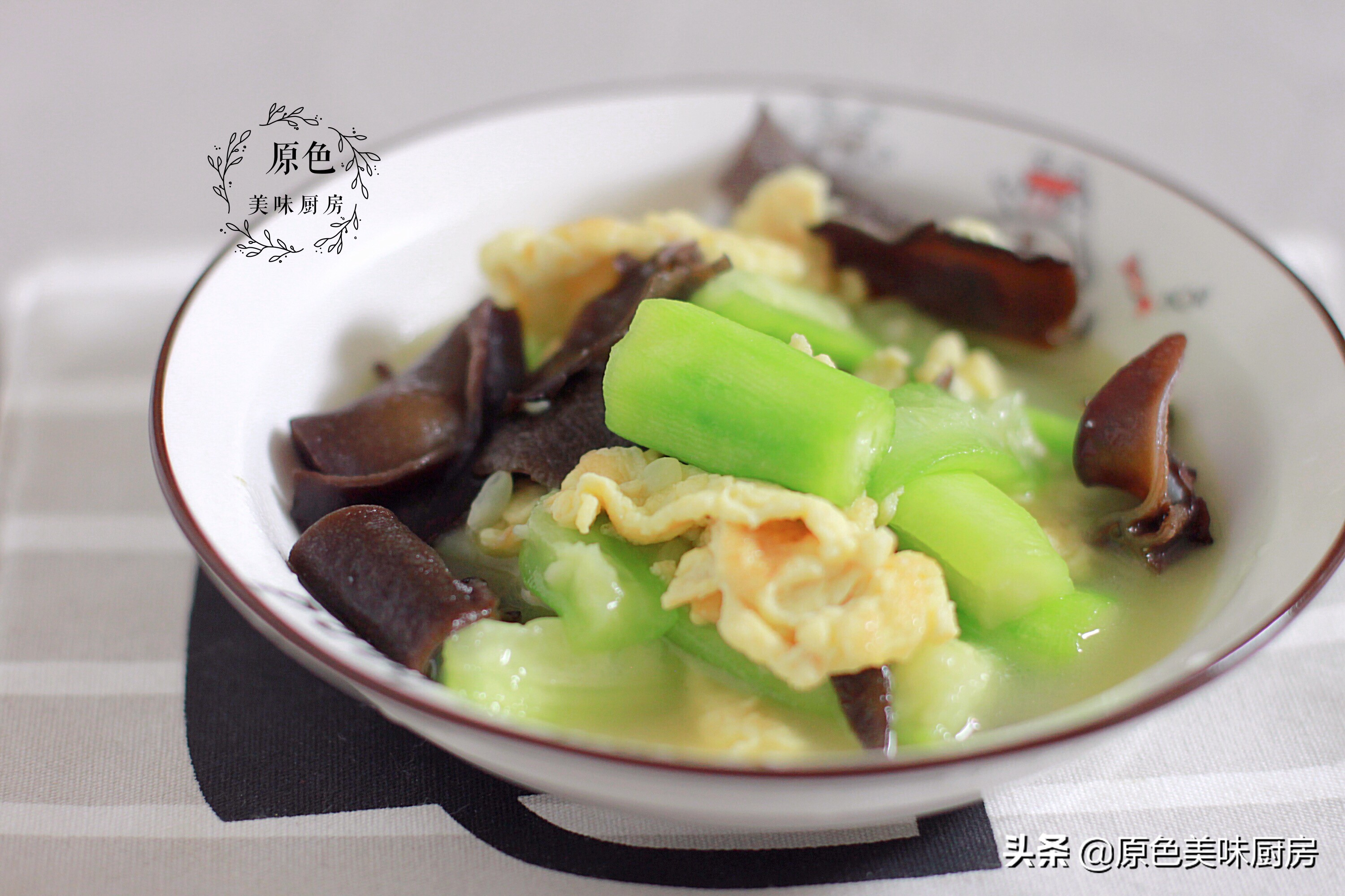 丝瓜可以不去皮吃吗,丝瓜要不要挖