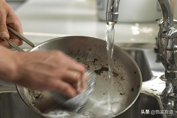 小苏打怎么去除烧焦的不锈钢锅,如何清洗不锈钢锅内烧焦黑垢