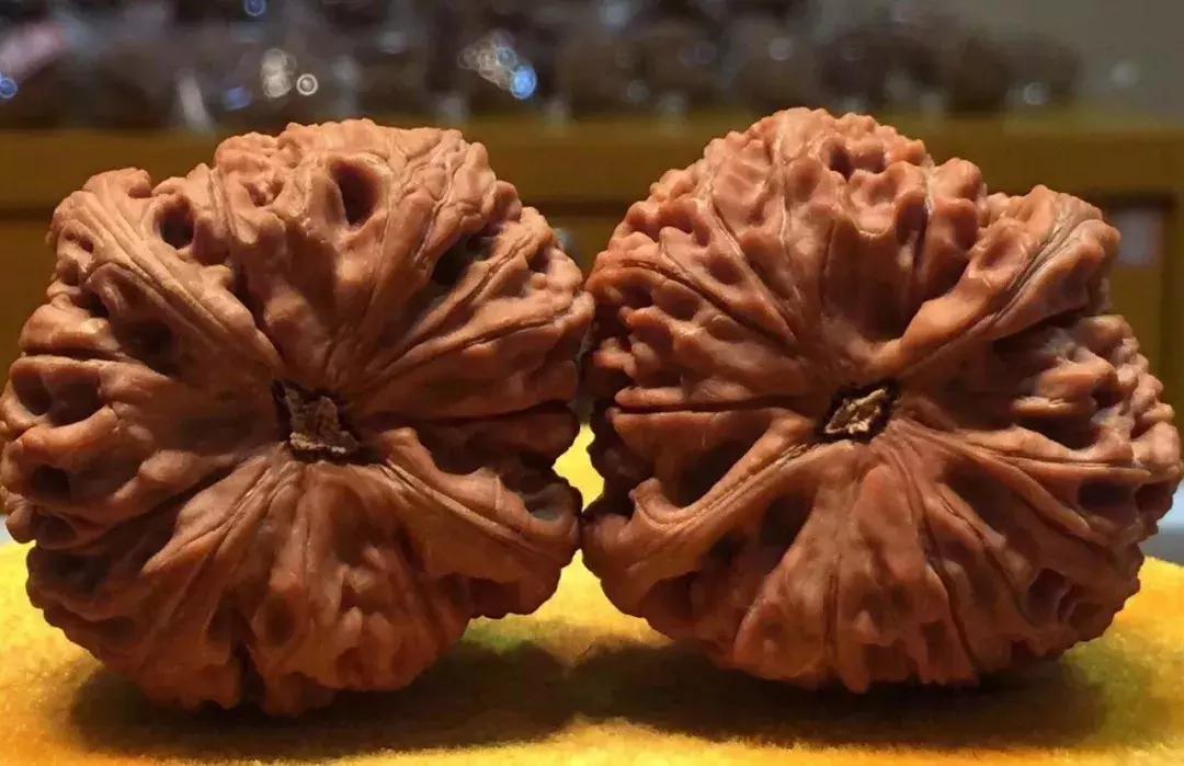 文玩核桃应该是先包浆还是先上色,文玩手串核桃怎么上色快包浆快