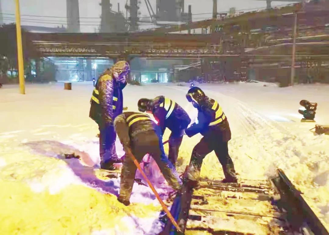 最厚的雪VS最深的情，数万鞍钢人以如炬决心打响立冬之战