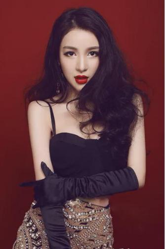 回顾郭美美的辛酸往事,郭美美进了几次监狱