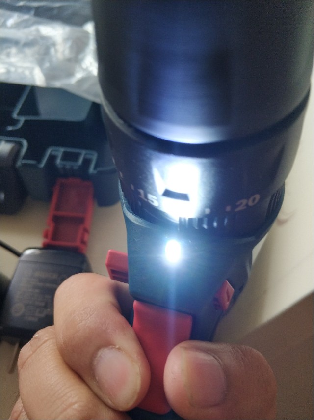 博世gsb12手电钻开关拆解,博世gsb120手电钻电池