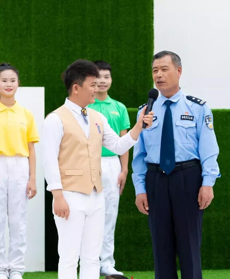 她养育87个孩子,九成考上大学,20个考入北大清华