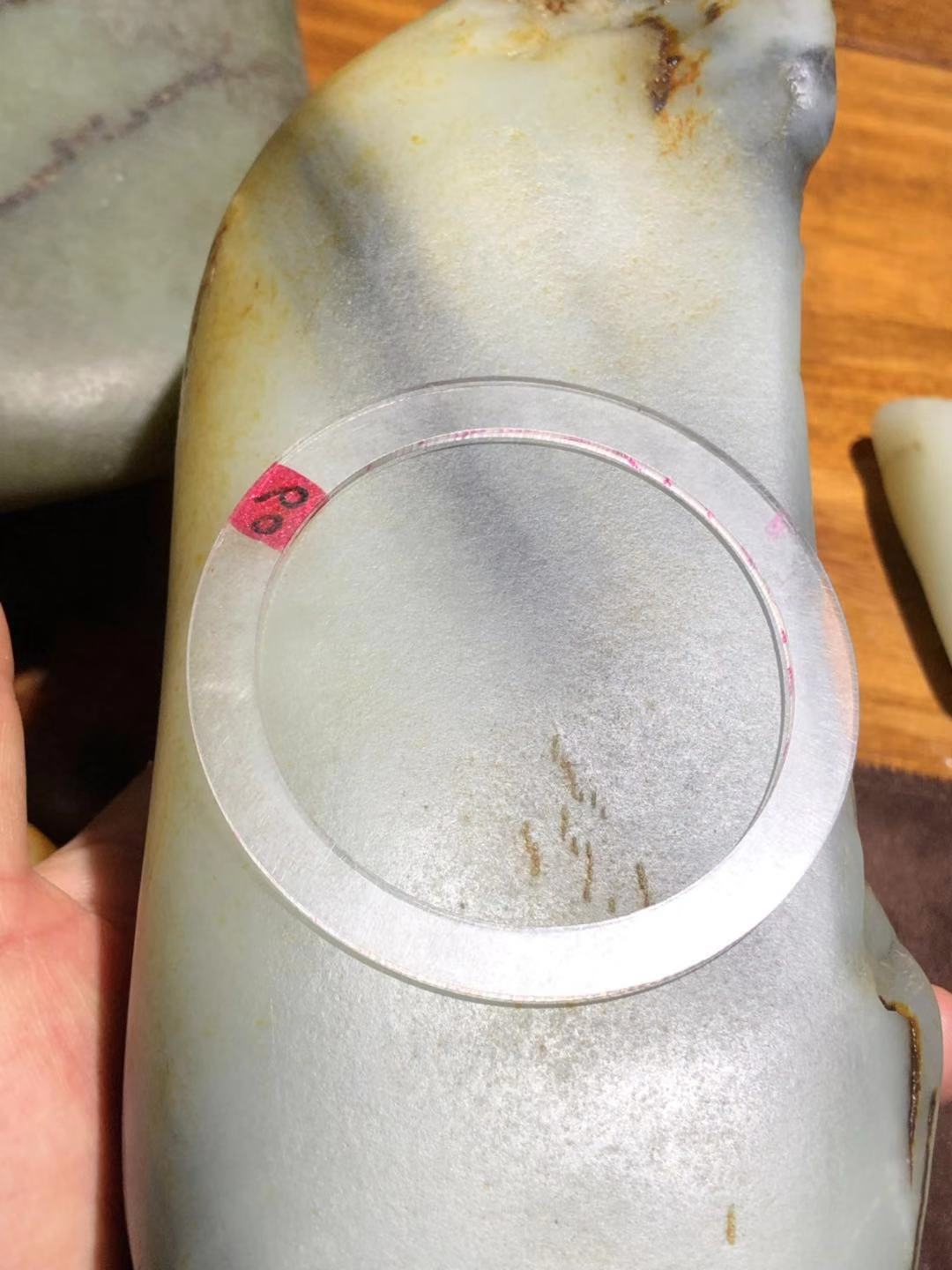 籽料青花手镯有裂,籽料碧玉手镯发干