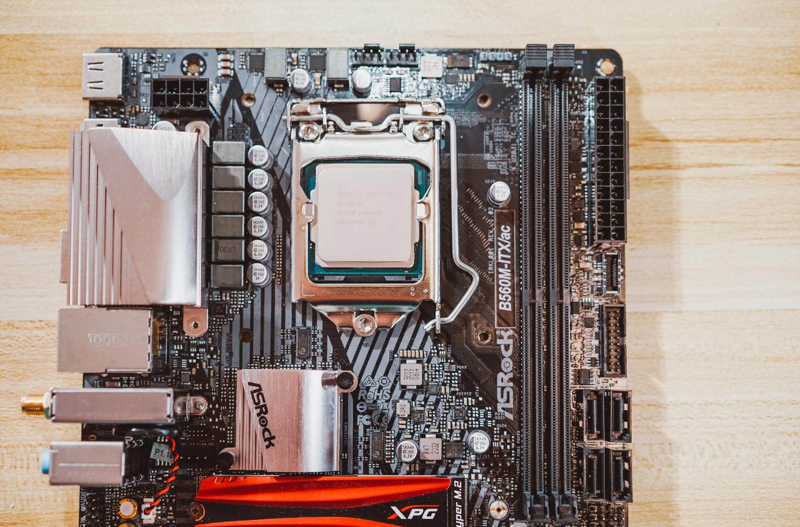 itx装机配置单一小机箱也有大心脏,itx支持3.5寸硬盘