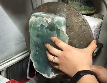 全是裂的沙枣青籽料,全是裂的珠宝