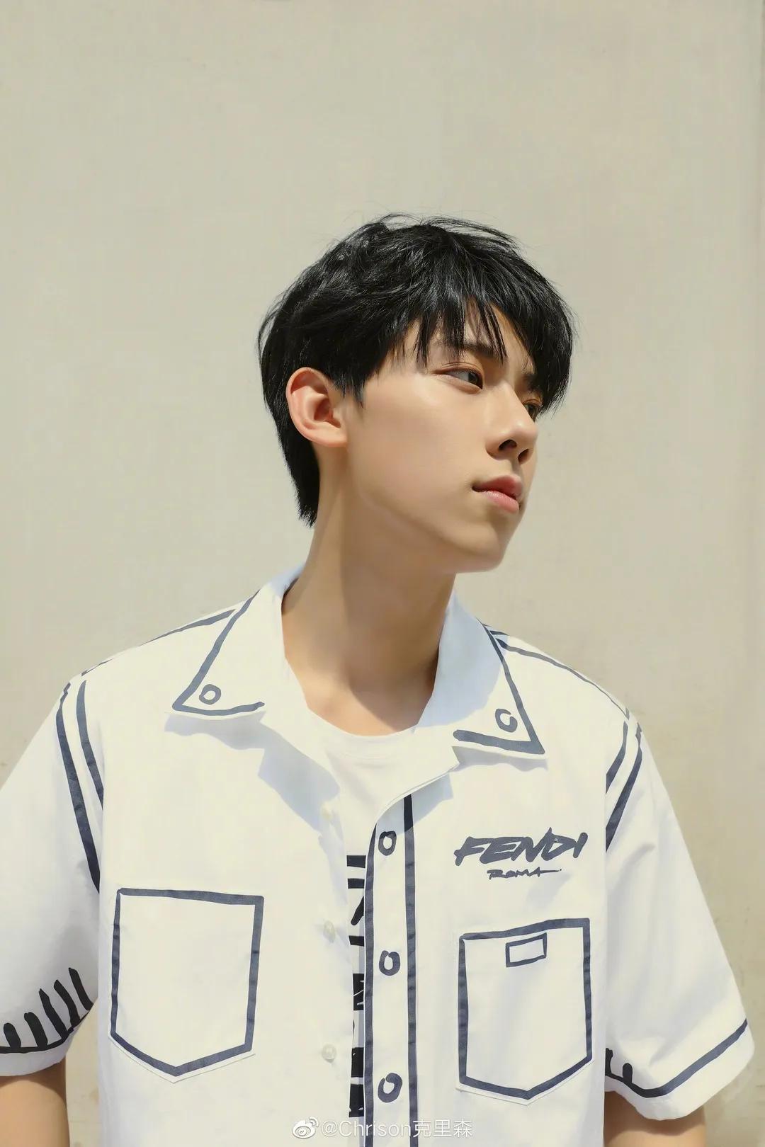 要什么漫画腿，明星们人手一件的漫画衣你怎么还没有？