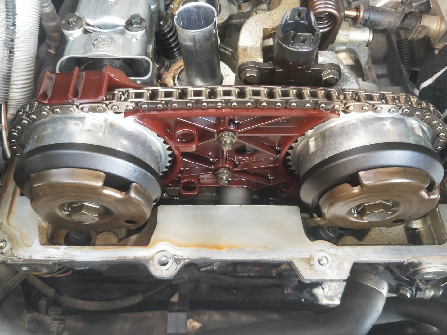 2010款宝马523发动机漏油,宝马523li发动机维修翻新