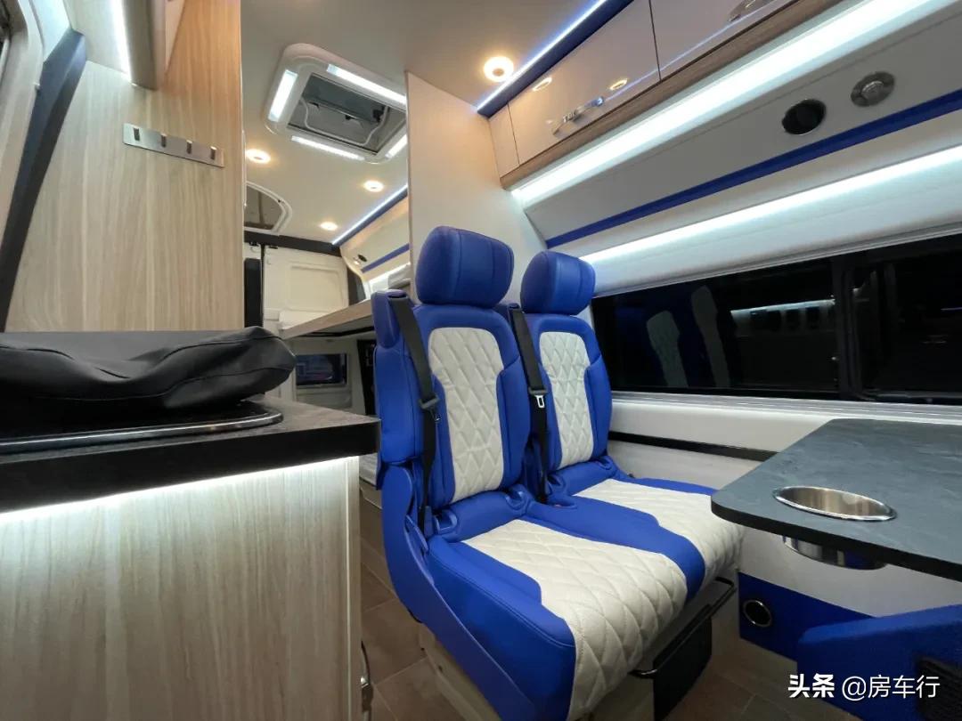 房车忽然电全没了,新能源洲际漫步者房车