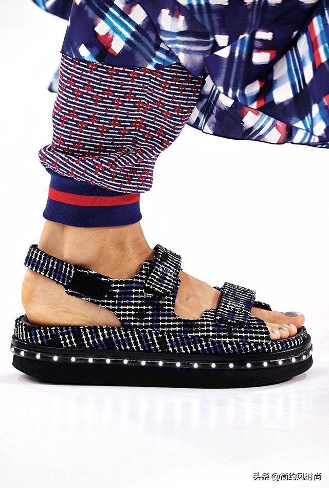 宋慧乔牛仔穿搭鞋子,近期的宋慧乔的穿搭