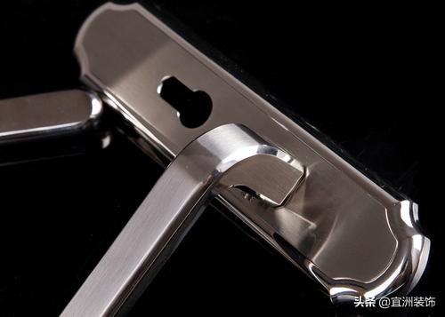 木门门锁打不开怎么拆卸,门锁打不开怎么从里面拆卸