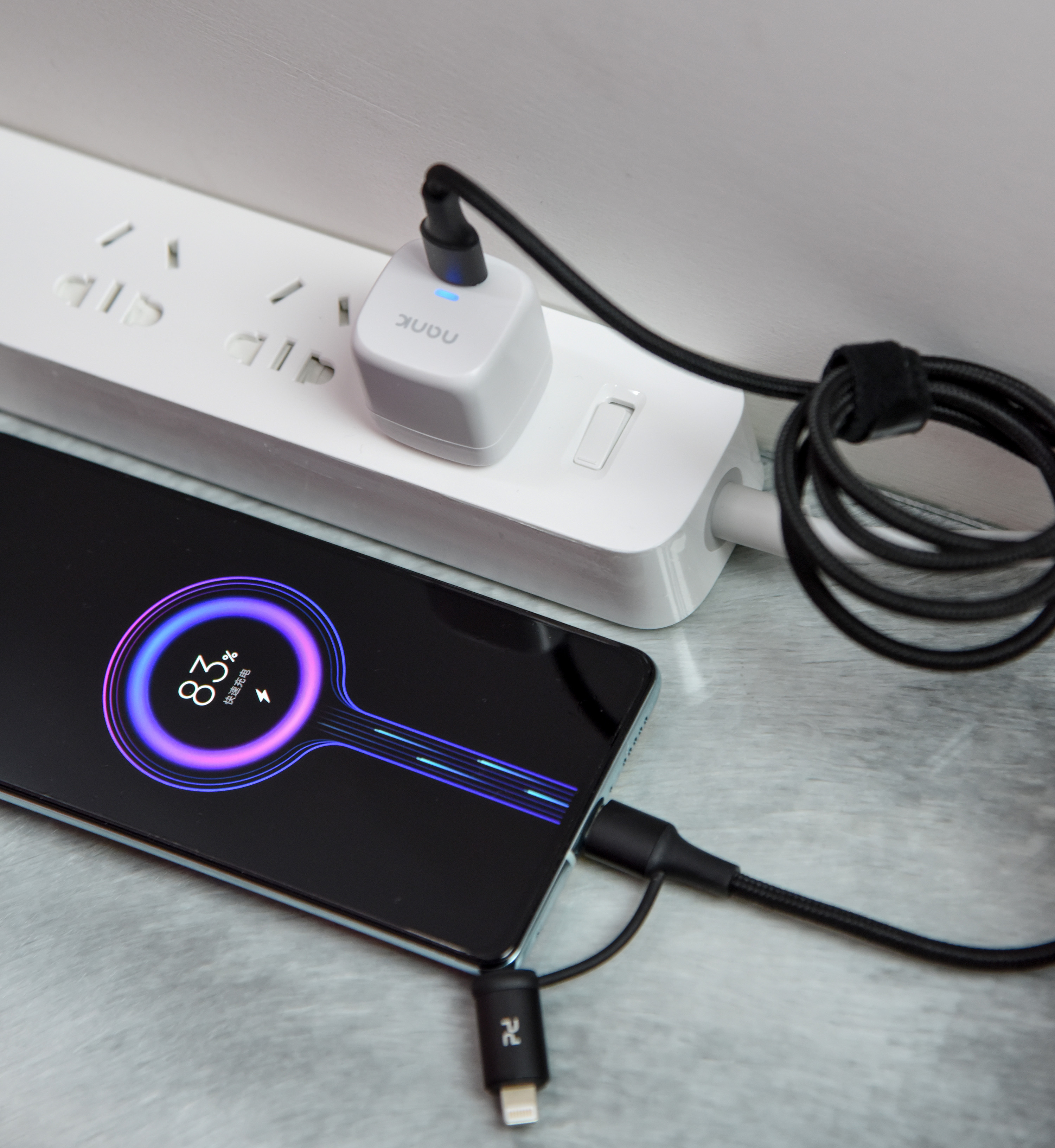 带上南卡充电头C1,节假周末随心满血出游