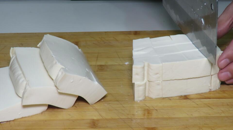 鱼头这样做太香了不煎不炸不炖汤,用鱼头做鱼头豆腐汤前如何处理