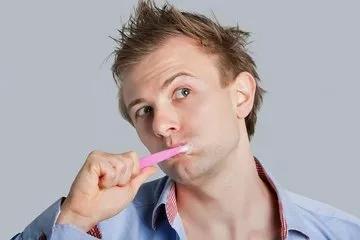 刷牙去牙垢烟垢黄牙最有效方法,刷牙多久才能消除牙黄味