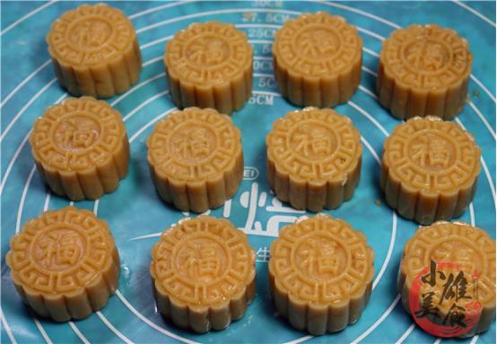 做月饼的简单方法家常不用糖浆,中秋节做月饼不用冰粉的教程