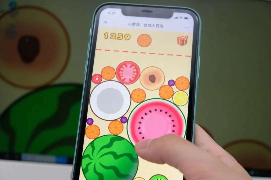 大西瓜“爆了”,网红小游戏割韭菜套路大揭秘