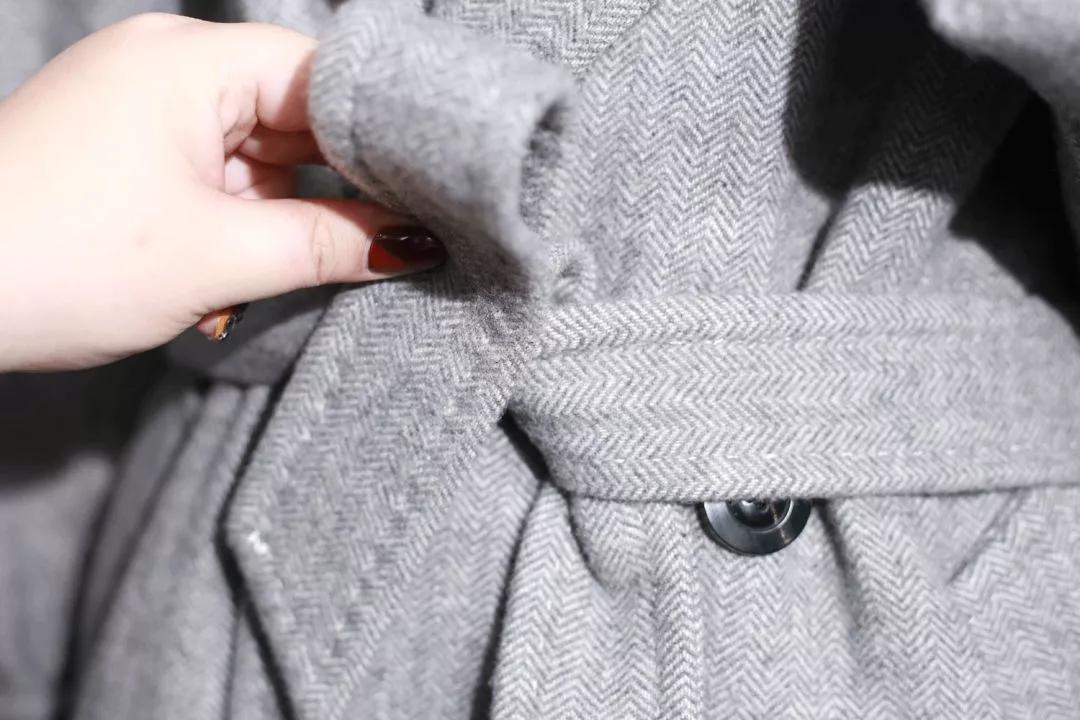 风衣后面的腰带怎么系才好看,风衣后面的腰带怎么系韩版