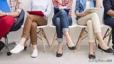 女人抖腿说明什么心理,喜欢抖腿的人是什么心理