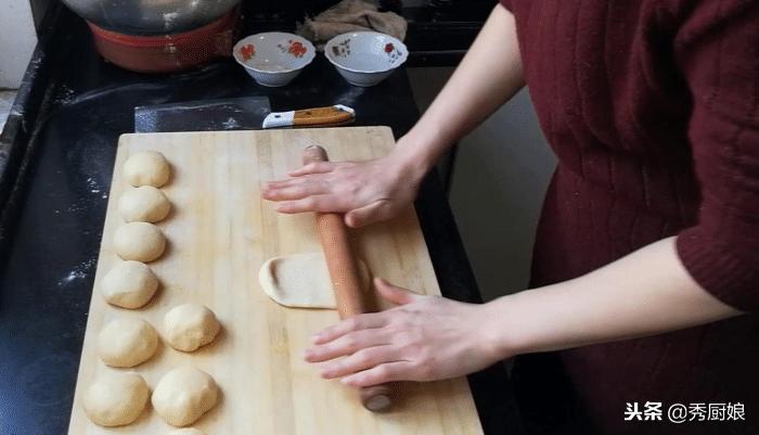 普通面粉自制蜂蜜小面包,3分钟制作蜂蜜小面包香甜酥软