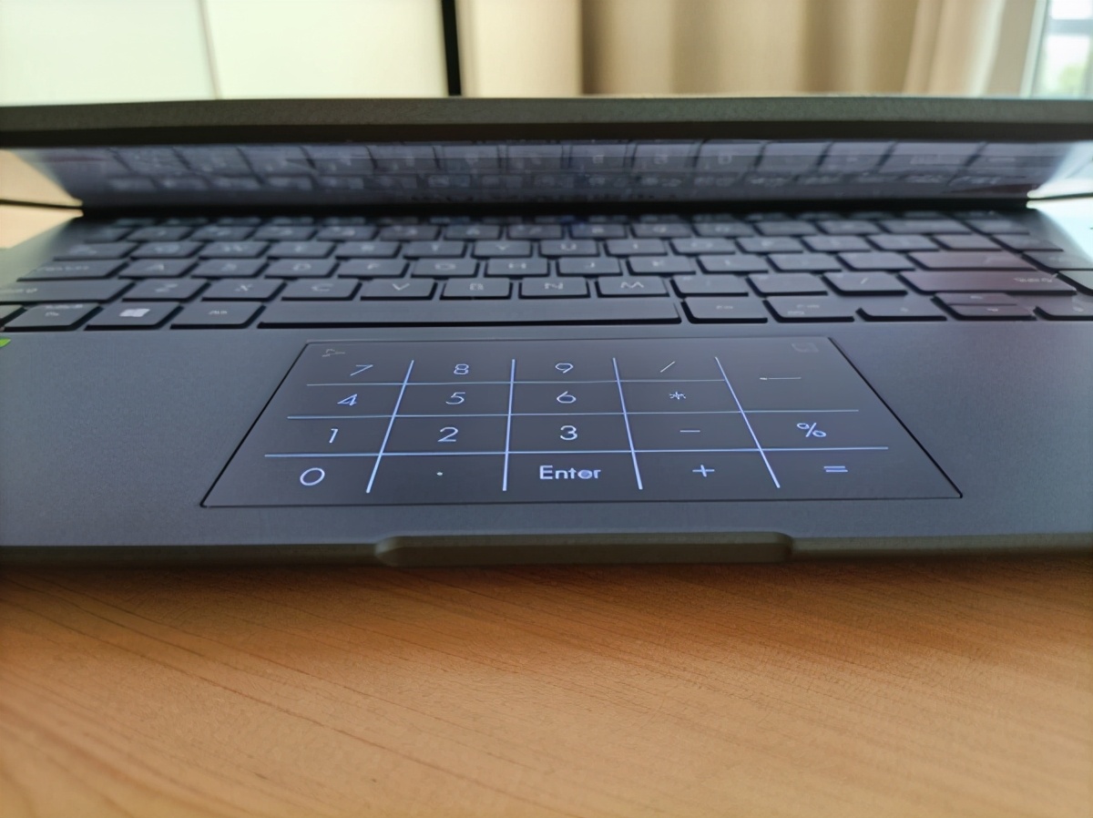 华硕灵耀x凌锋小新pro14,华硕灵耀x凌锋与纵横的区别