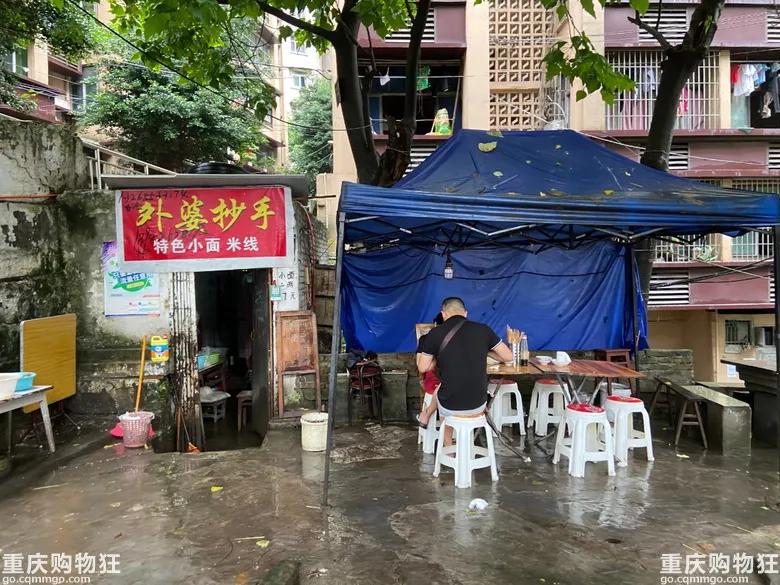 在重庆小面馆当了12小时的“丘二”后，告诉你月入数万的真相
