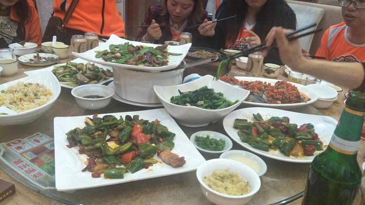 相逢是歌相聚是缘你我同行下句,相逢是缘相聚是情诗