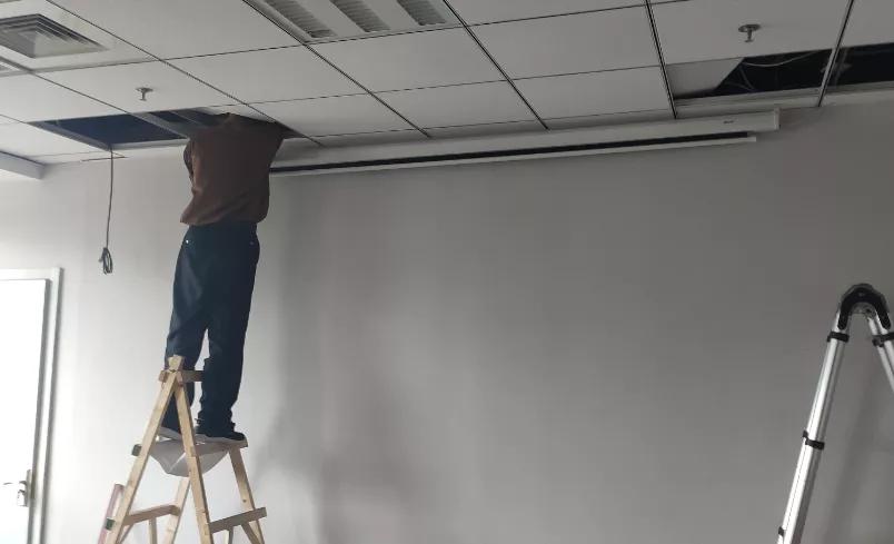 投影仪的流明是什么?幕布如何选择?幕布和投影安装距离是多少?