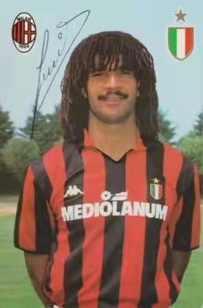 足坛前腰十大球员,足坛十大头球前锋