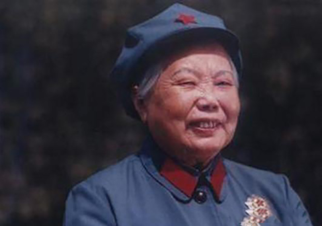 六星上将遗孀：将丈夫600余件遗物尽捐国家，资助小学12万元