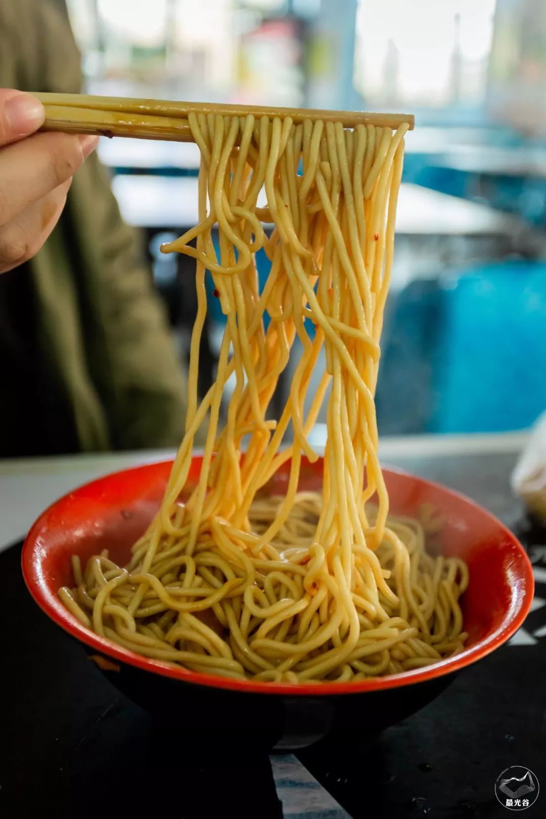 不输武大樱花，文华学院美“枫”了